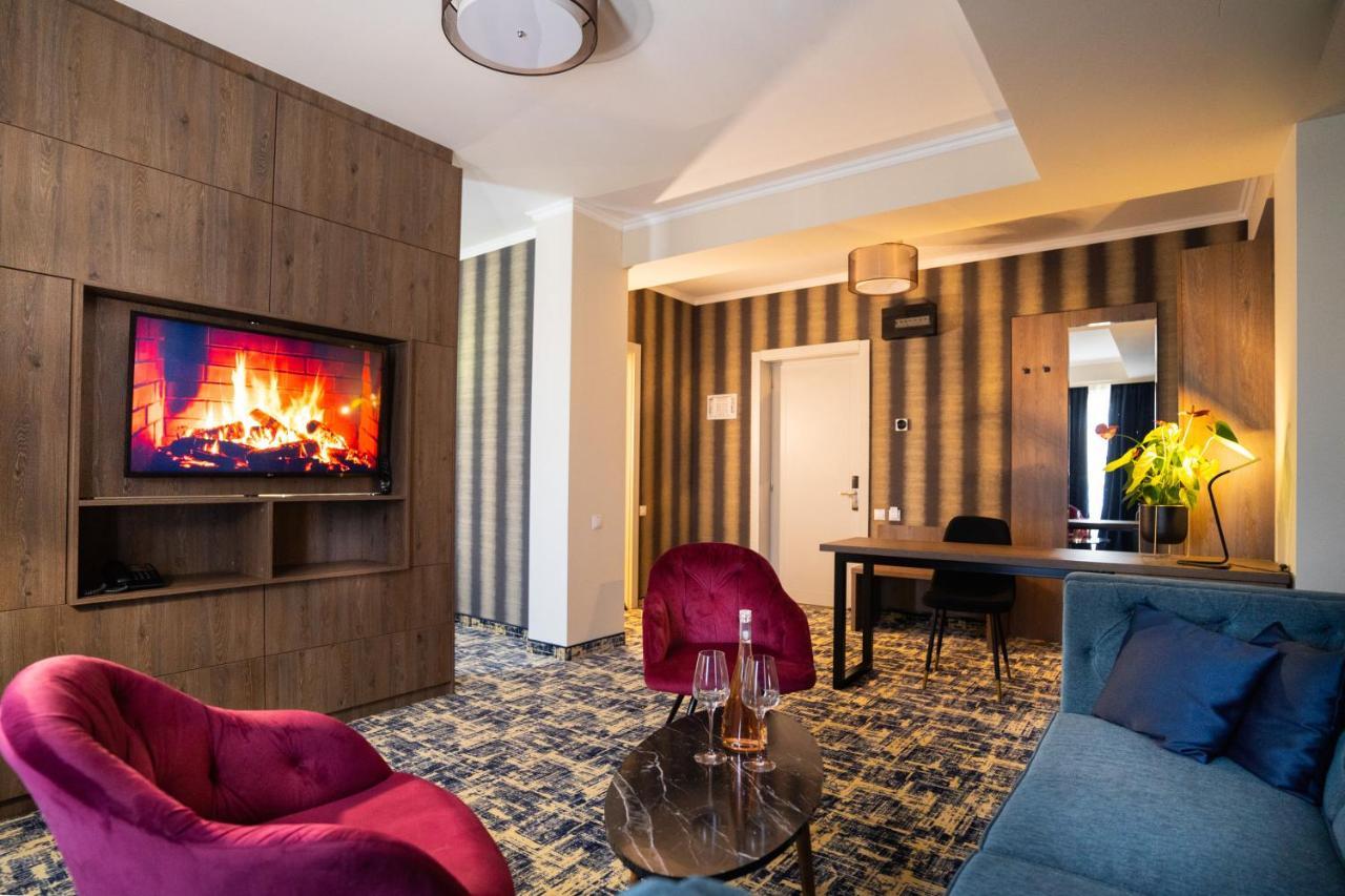 Imperio Hotel Cernavoda Buitenkant foto