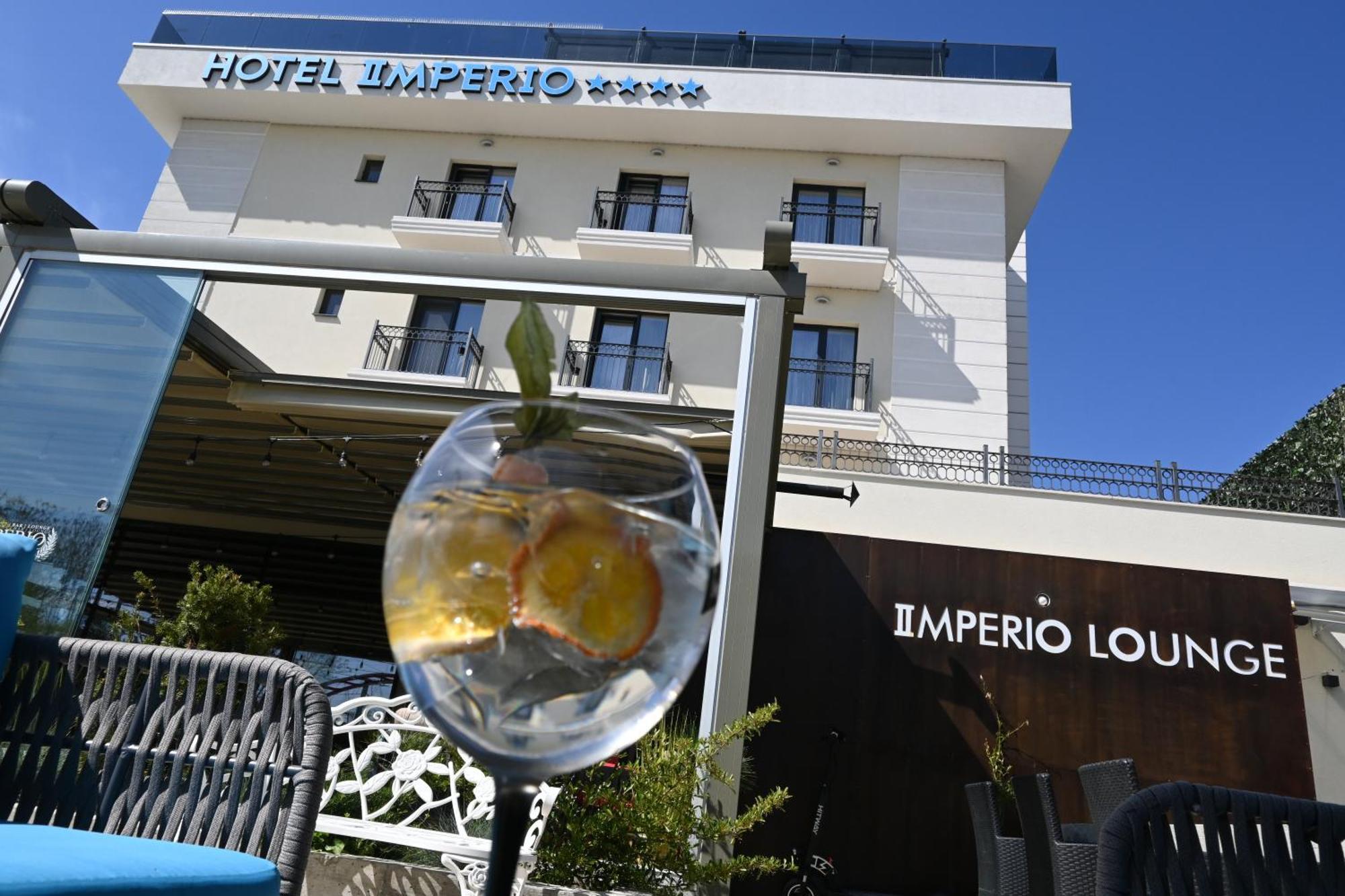 Imperio Hotel Cernavoda Buitenkant foto
