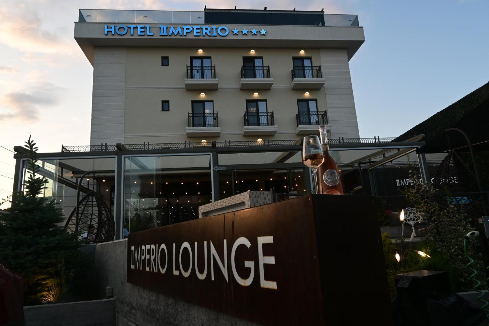 Imperio Hotel Cernavoda Buitenkant foto